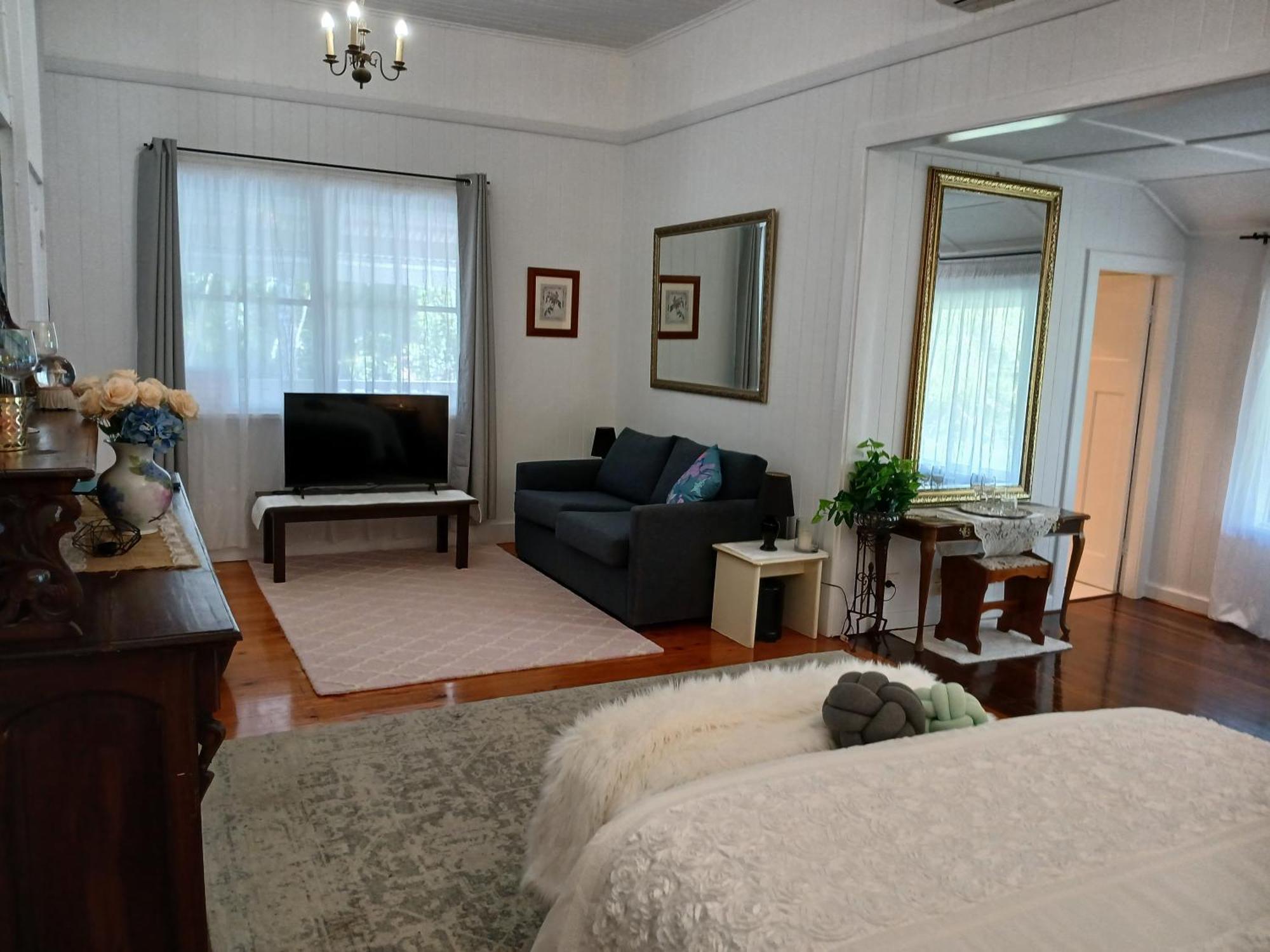 Memory Lane Lodge *
