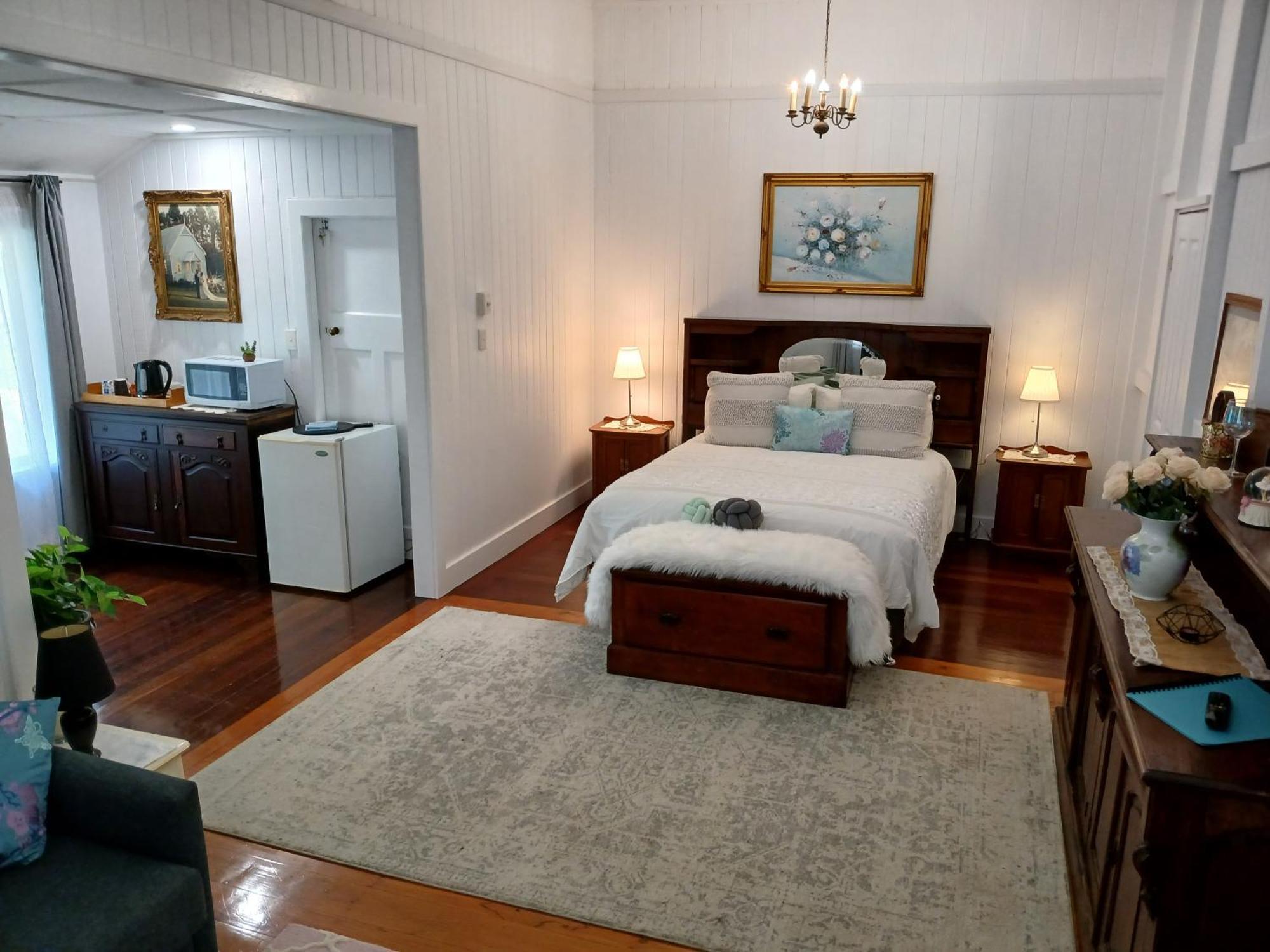 Memory Lane Lodge *